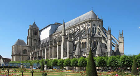 Camping dans le Cher : Bourges, Sancerre et canal du Berry