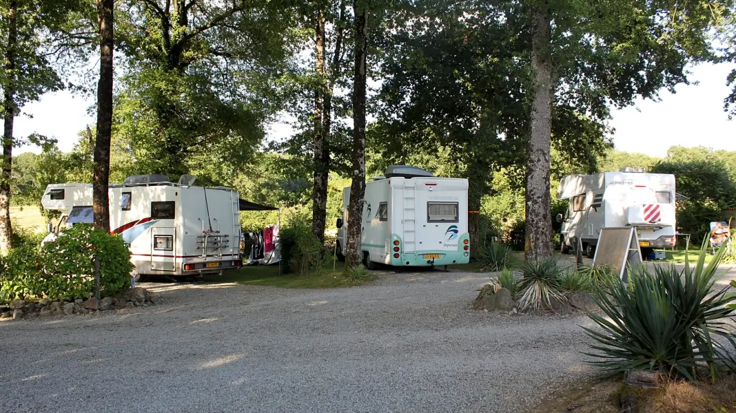EN CAMPAGNE (CAMPING & GÎTES)