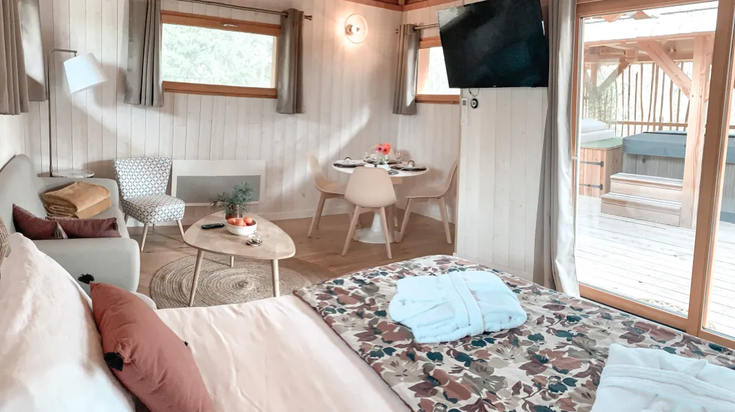 CABANES CHÂTEAUX & SPA LE PEYDÉBÉ